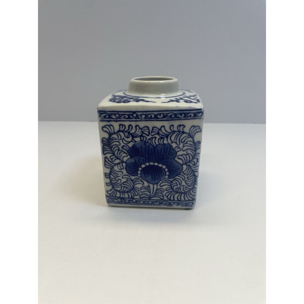 Two's Company Canton Collection ceramic rectangular blue and white tea caddy